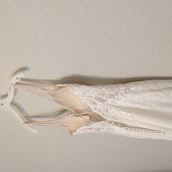 Essence of Australia D2457 white lace beaded sheer sleeveless wedding dress - Picture 11 of 15